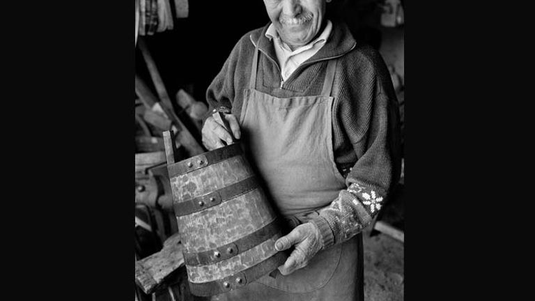 An expert at taking environmental portrait, Harris will show students how to approach locals. // © 2017 Mark Edward Harris