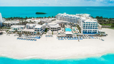 The newly renovated Panama Jack Resorts Cancun provides a relaxed, timeless ambiance.