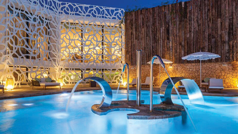 Jaw-Dropping Hotel Pools 12