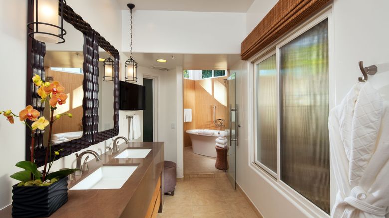 <b>Phoenician Residences Luxury Collection Room</b>. Images powered by <a href=_.html title="Leonardo Worldwide" target="_blank">Leonardo</a>.