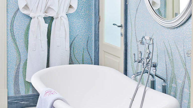 Renovated bathrooms feature soaker tubs with bath salts. // © 2017 The Pink Sands Club