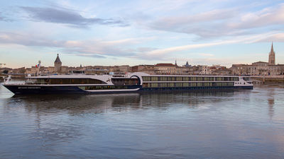 Avalon Artistry II sails France’s Bordeaux region.