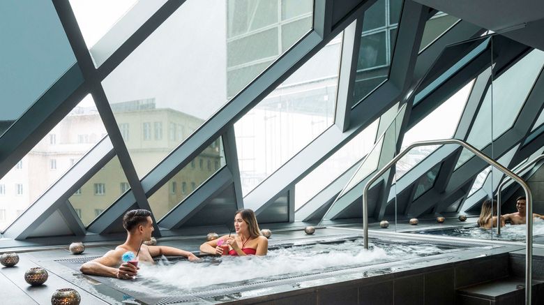 <b>SO/ Vienna Pool</b>. Images powered by <a href=_-3.html title="Leonardo Worldwide" target="_blank">Leonardo</a>.