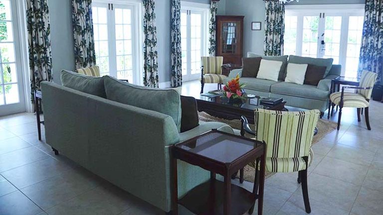 The living room in Half Moon’s Deluxe cottage accommodation // © 2016 Parm Parmar