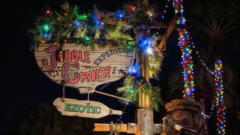 Theme Park Holiday_Jingle Cruise