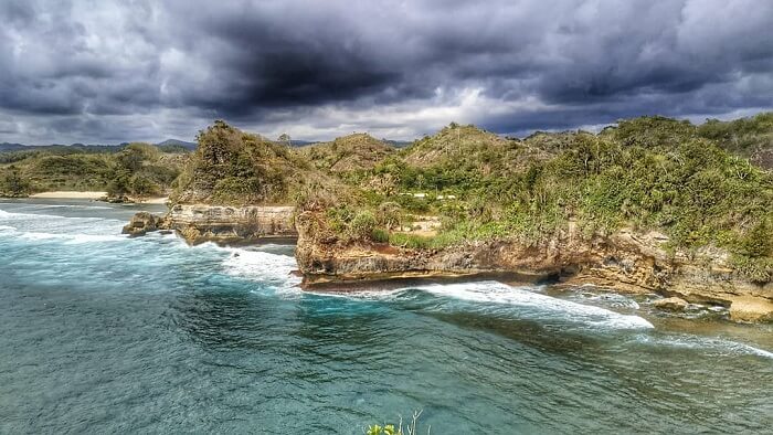 pantai batu bengkung