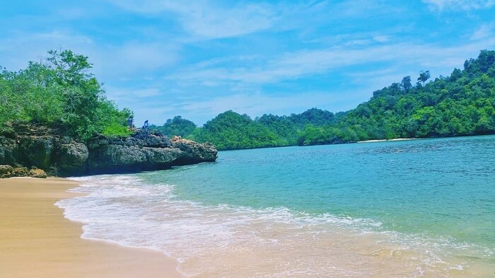 pantai tiga warna